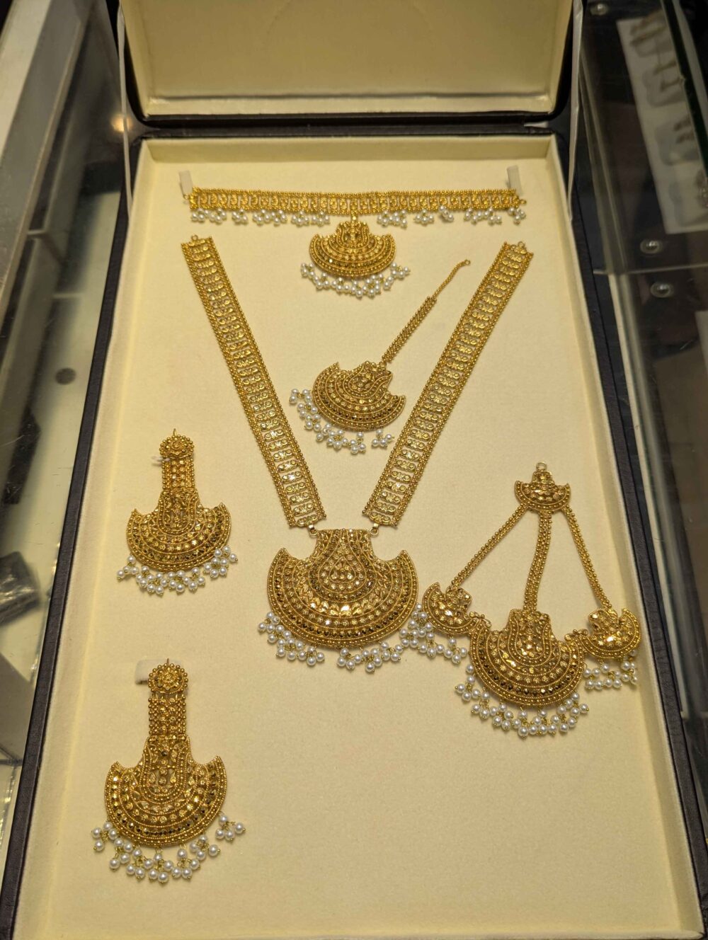 Elegant 24K Gold Plated Kundan and Pearl Nikkah Jewelry Set