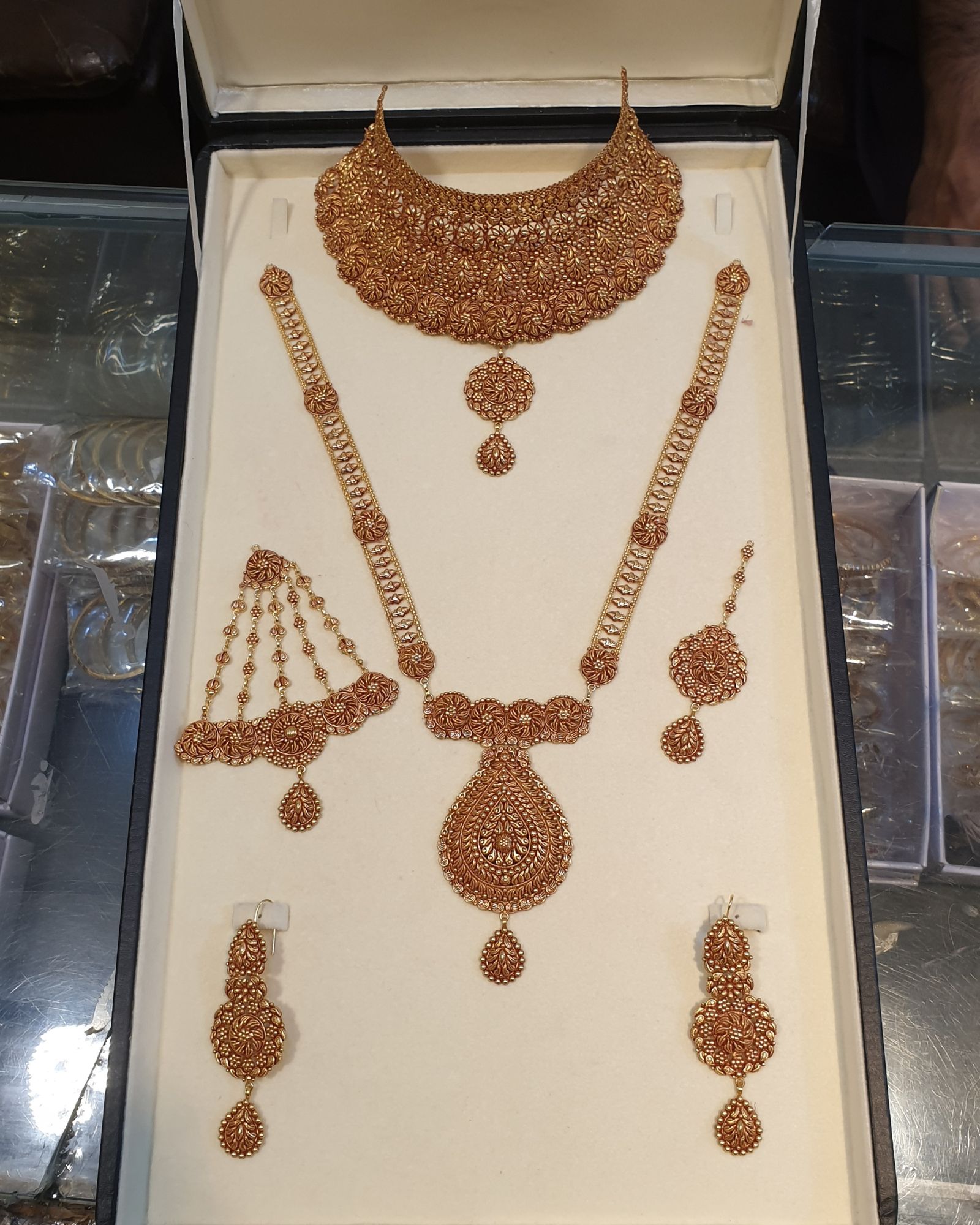 Premium 24K Gold Plated Bridal Jewelry Set for Wedding – Traditional Indian & Pakistani Bridal Necklace and Earrings